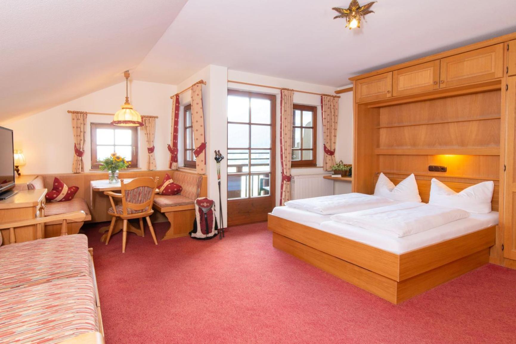 Hotel Alte Krone Mittelberg